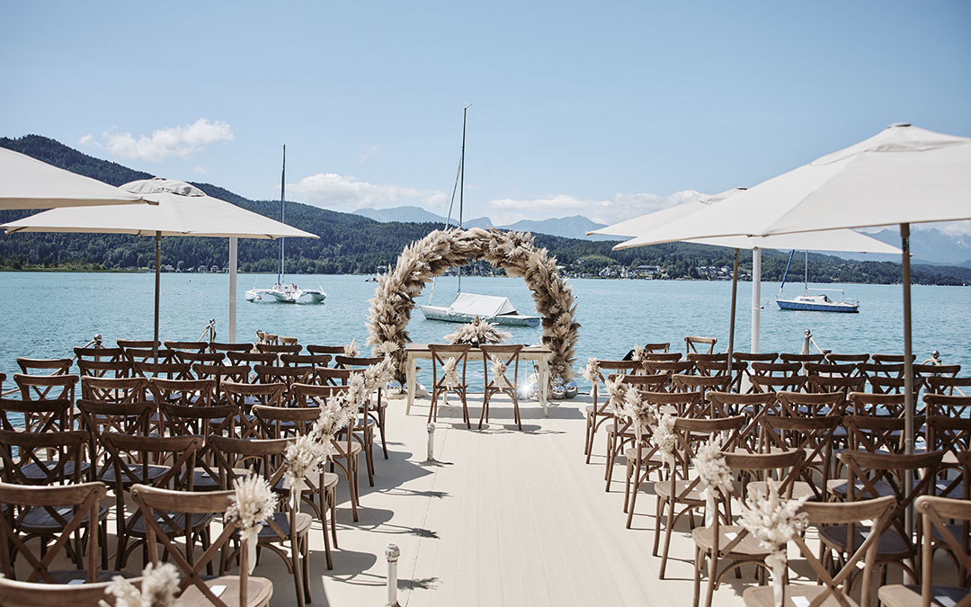 Hochzeit-am-Woerthersee_Kaernten_Heiraten-am-Woerthersee_See-Hochzeit_Kaernten_Klagenfurt_Poertschach_Schloss-Leonstain_Leonbeach_Hochzeitsplanung_Weddingplanner-(Titel)